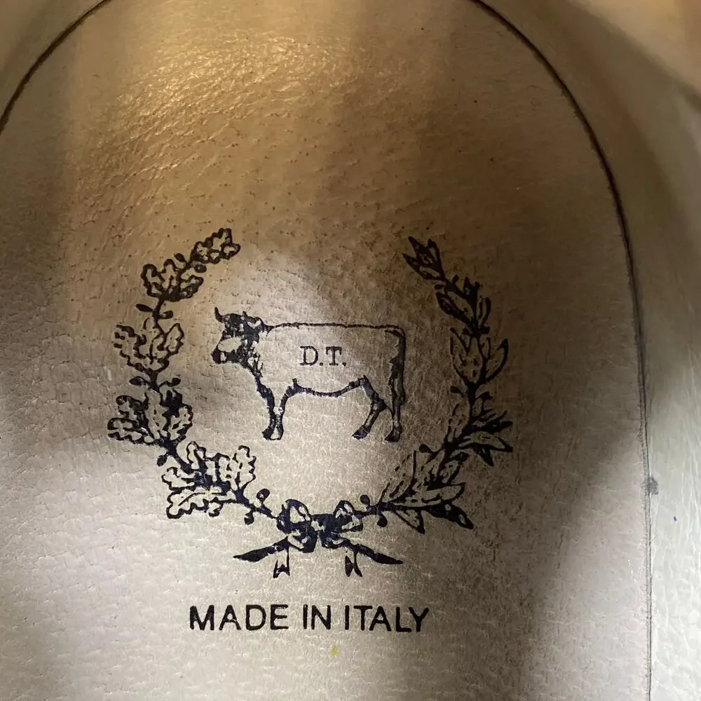 Del Toro introducing pair